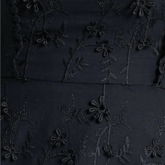 SHOWPO ( SOLD  OUT ) NWT SQUARE NECK MINI DRESS IN BLACK EMBROIDERY SZ 6 - Picture 5 of 5